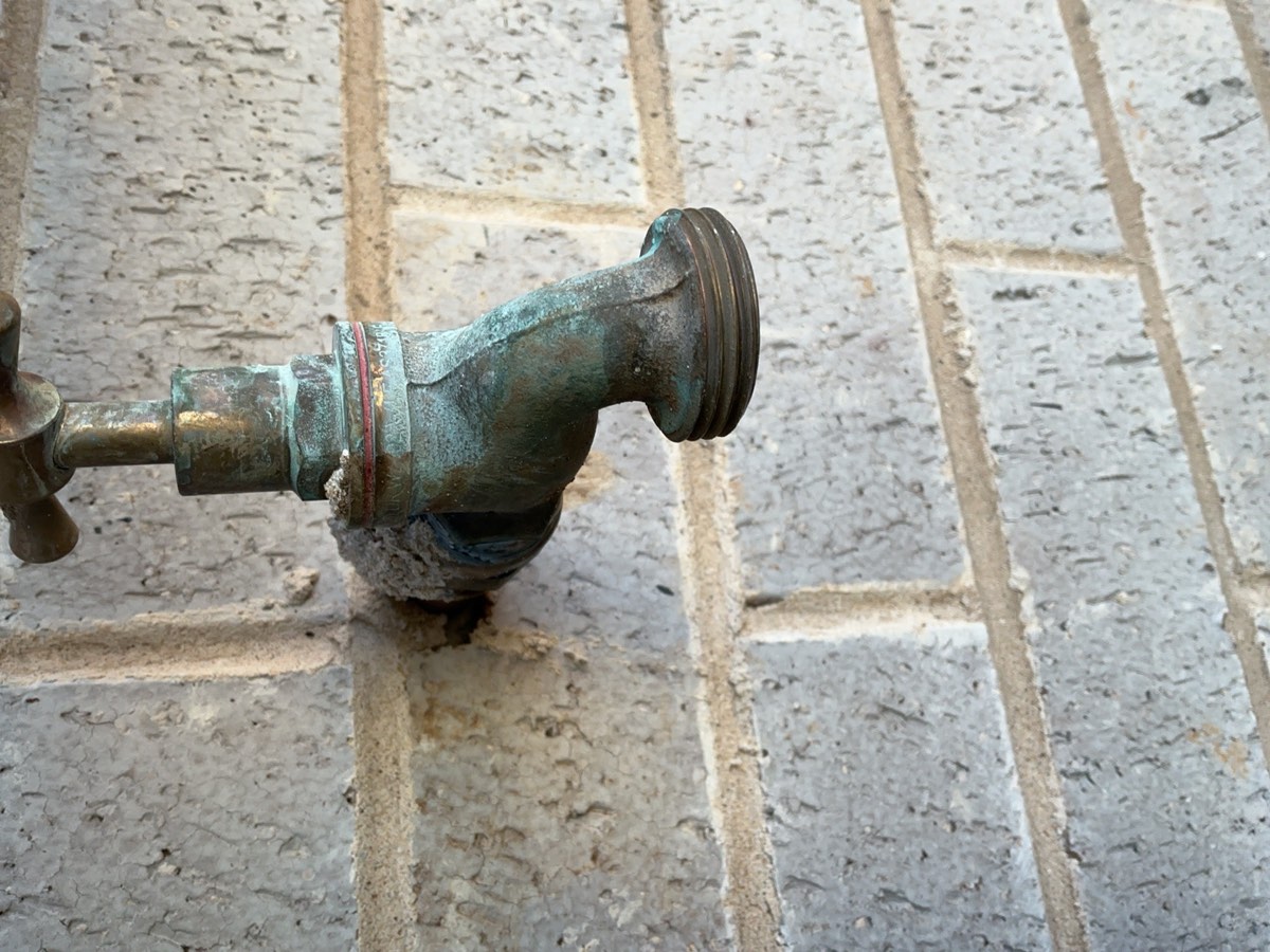 Service penetrations to be sealed and caulked, recorded at a lock-up inspection in Austral